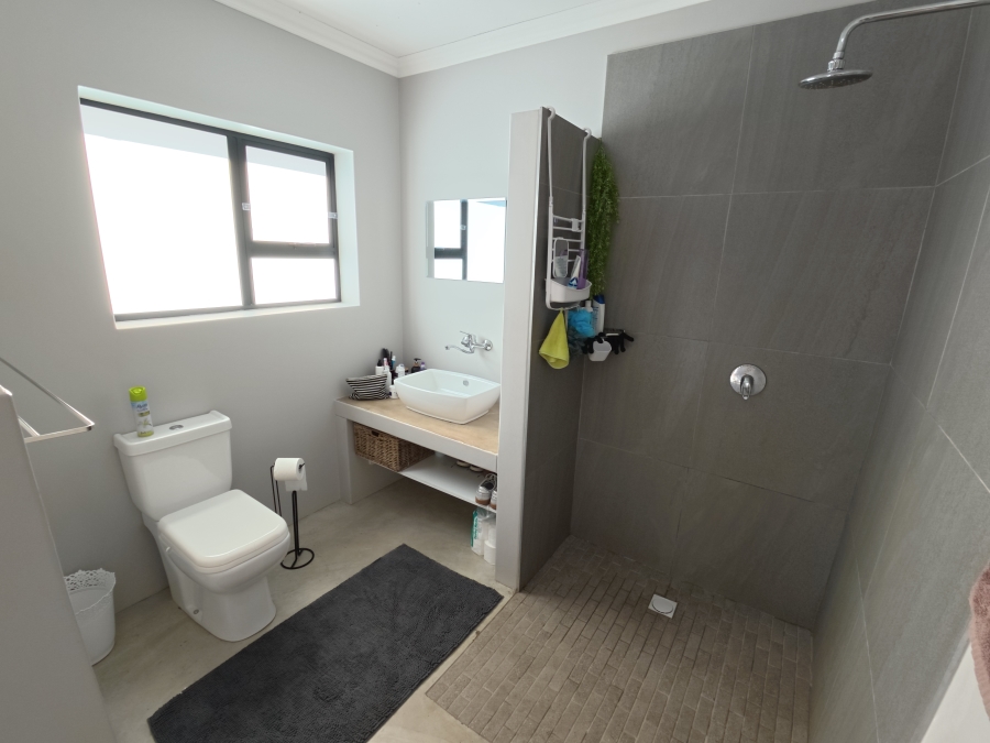 4 Bedroom Property for Sale in Paradise Beach Eastern Cape